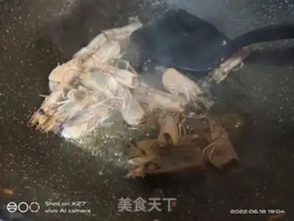 Make Shrimp head corn fried rice step 1