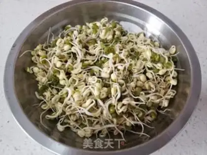 Make Green bean sprouts of onion fried potato noodles step 3