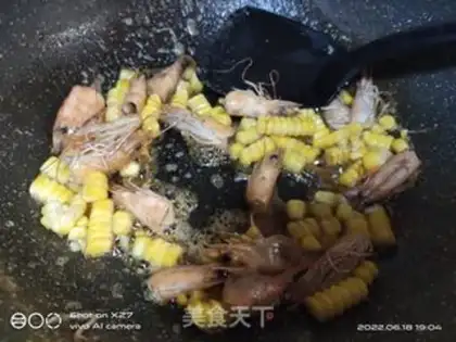 Make Shrimp head corn fried rice step 2