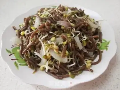 Make Green bean sprouts of onion fried potato noodles step 5