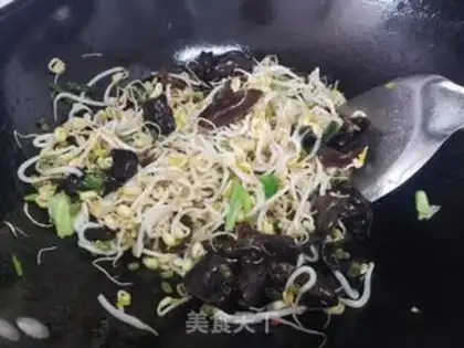 Make Green bean sprouts, black wood step 4