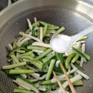 Make White mushroom cucumber fried eggs step 9
