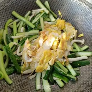 Make White mushroom cucumber fried eggs step 10