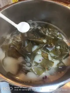 Make Ribbon seaweed soup step 5