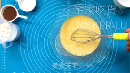 Make Coco cupcakes step 1