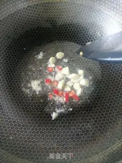 Make Clear the red potato leaves step 1