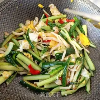 Make White mushroom cucumber fried eggs step 12