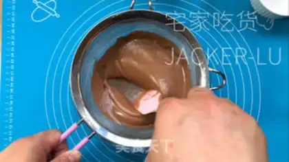 Make Coco cupcakes step 4