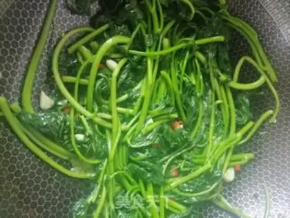 Make Clear the red potato leaves step 4