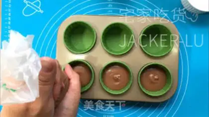 Make Coco cupcakes step 5