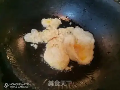 Make Potato pepper fried eggs step 1