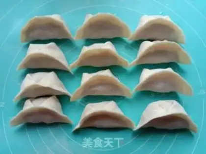 Make Carrot pork fried dumplings step 4