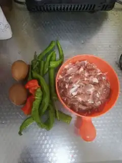 Make Beef eggs and chili step 1