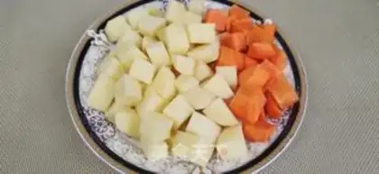 Make Black pepper potato chicken step 1