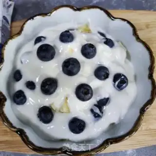 Make Blueberry banana yogurt bowl step 3