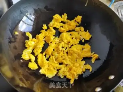 Make The cucumber fried eggs step 3