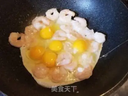 Make Shrimp fried eggs step 4