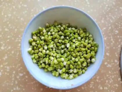 Make Auto green bean sprouts step 0