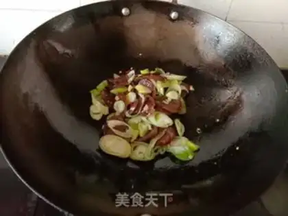 Make Spicy sausage onions step 4