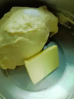 Make Onion pine toast step 1