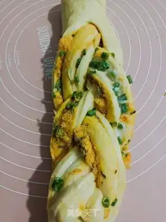 Make Onion pine toast step 4