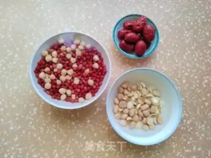 Make ♪ Hawk Bean Three Red Lotus soup ♪ step 0
