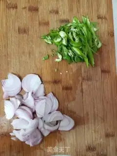 Make Cream pepper onion fried potato noodles step 1
