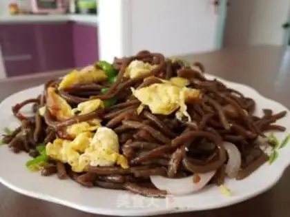 Make Cream pepper onion fried potato noodles step 5