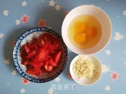 Make Tomato fried eggs step 1
