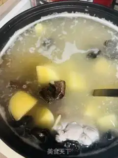 Make Potato stew with gravy step 1
