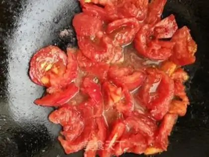 Make Tomato fried eggs step 4