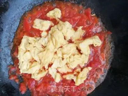 Make Tomato fried eggs step 7
