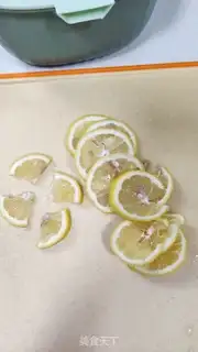 Make Bronco-cracker lemon tea step 1