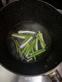 Make Onion oil step 1