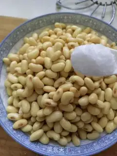 Make A wide variety of gravy, soybeans step 0