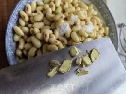 Make A wide variety of gravy, soybeans step 1