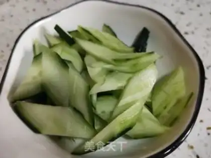 Make Potato cucumber fried eggs step 1