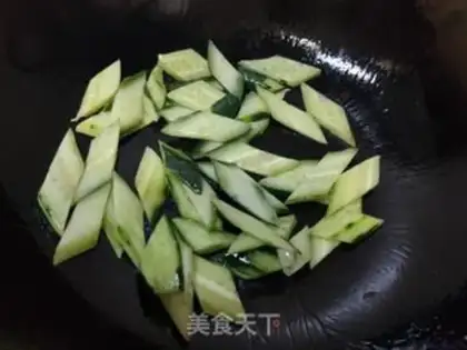 Make Potato cucumber fried eggs step 4