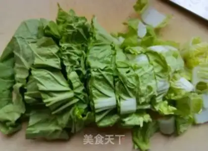 Make Little pepper garlic and cabbage step 1