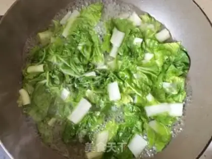 Make Little pepper garlic and cabbage step 2