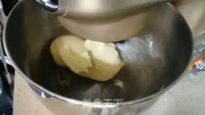 Make Egg toast step 1