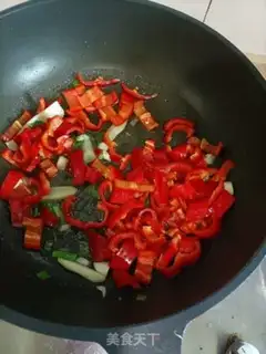 Make Paprika with black pork and plum step 4