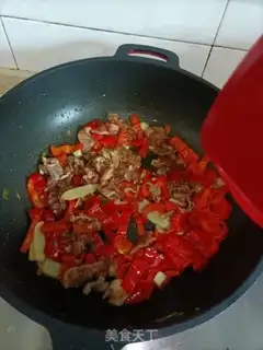 Make Paprika with black pork and plum step 6