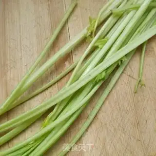 Make Celery with beef step 0