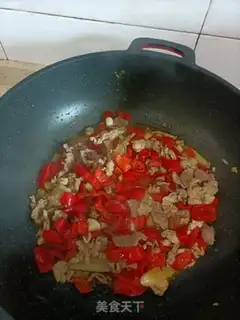 Make Paprika with black pork and plum step 8