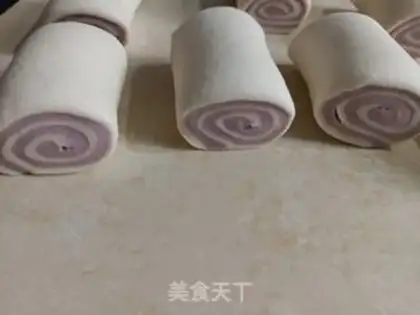 Make Potato-coloured buns step 4