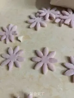 Make Potato-coloured buns step 5