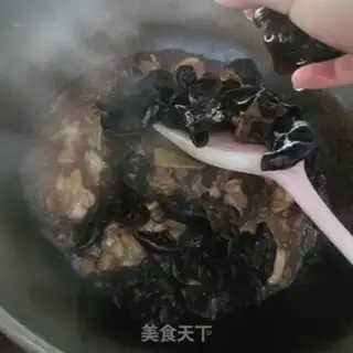 Make Black-mucked duck step 8