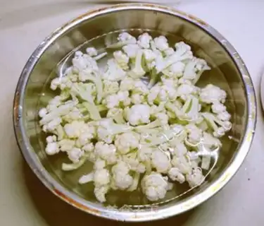 Make Crab mushrooms and broccoli step 0