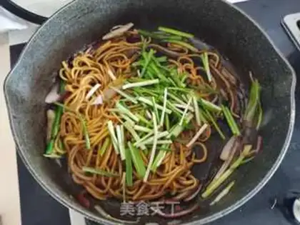 Make Roast corn noodles step 6